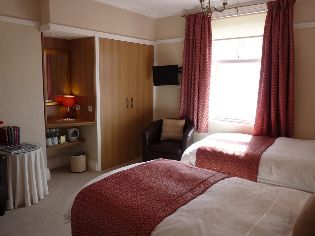 Cornerways Guest House Лландидно Екстер'єр фото