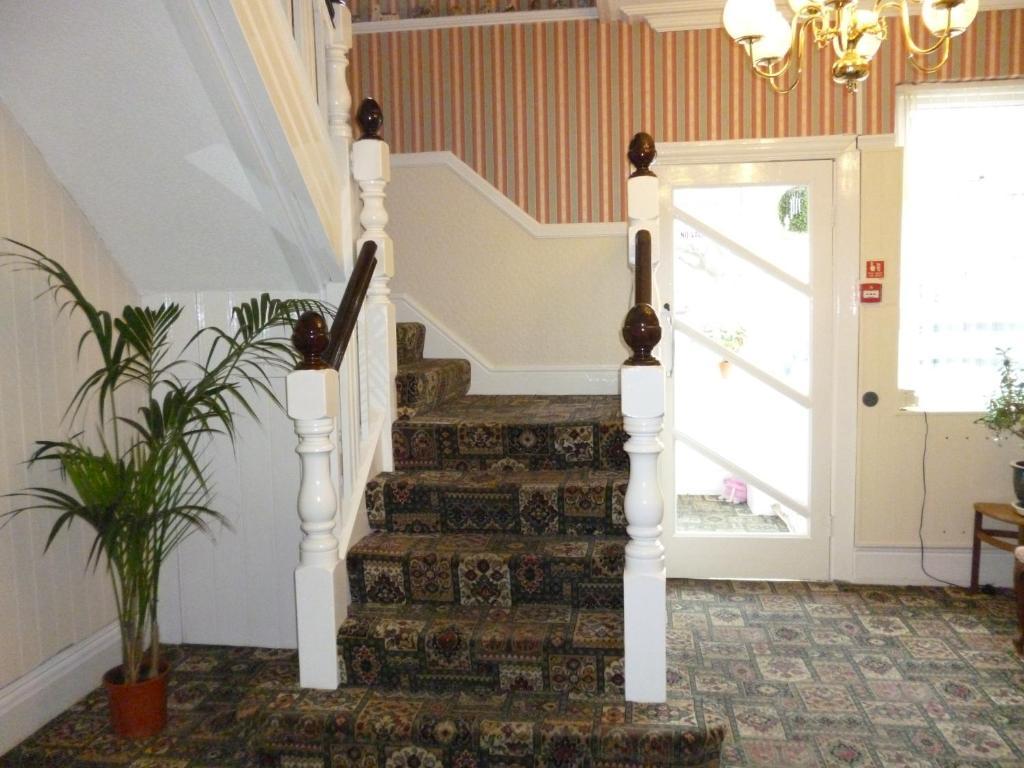 Cornerways Guest House Лландидно Екстер'єр фото